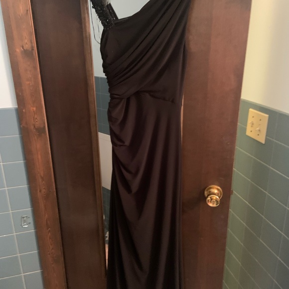 Adrianna Papell Black Gown Size 2 - Picture 4 of 4